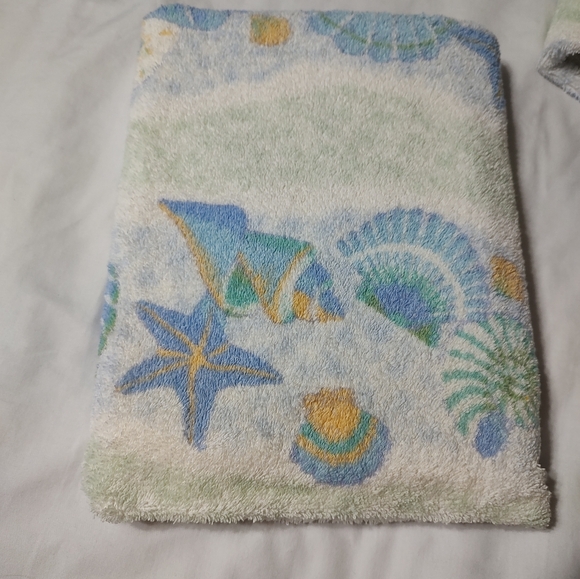 Seashell Pattern Bath Towels - Picture 2 of 10